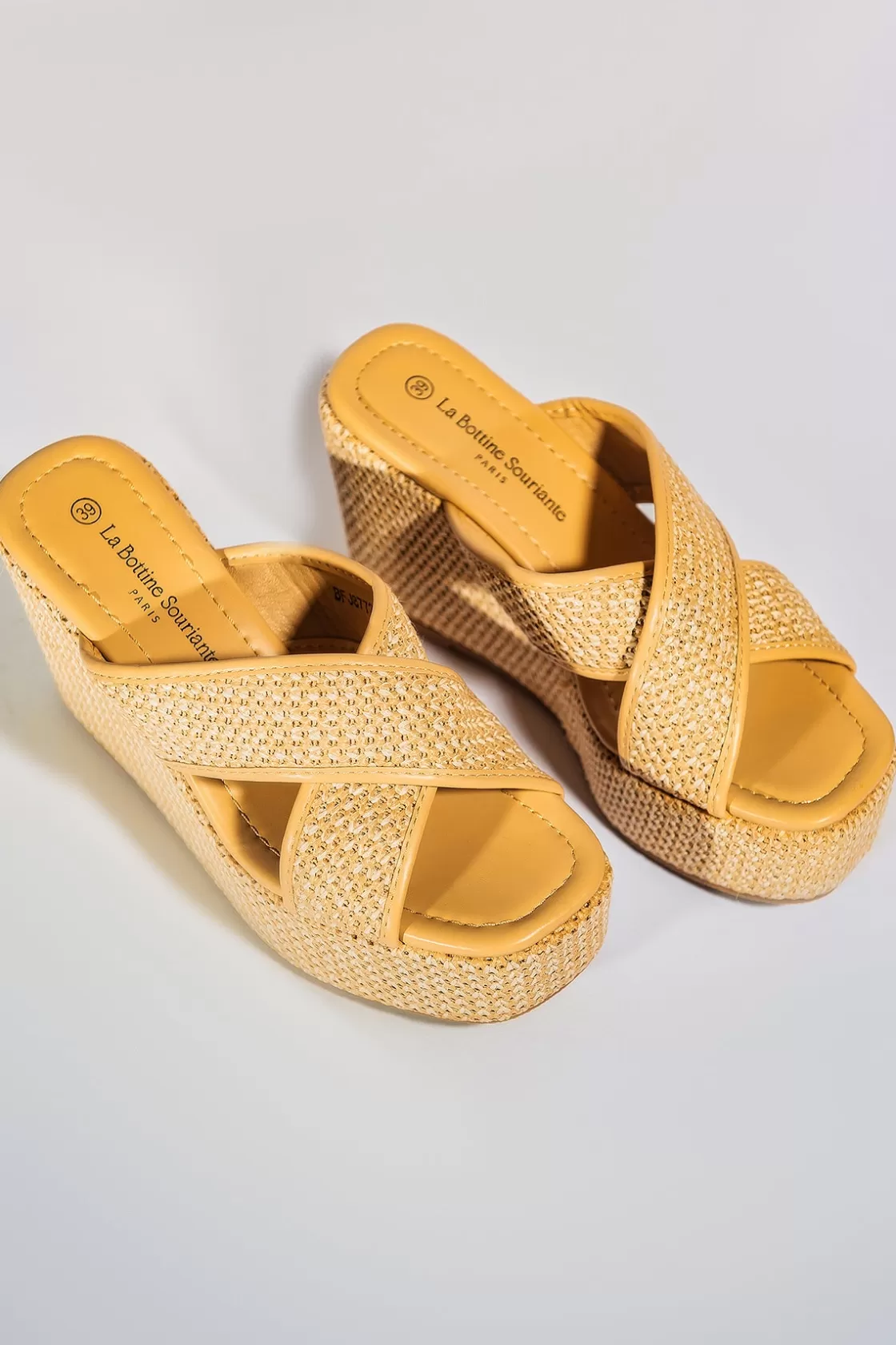 Sandals*BREE Bulky Summer Sandals - Beige