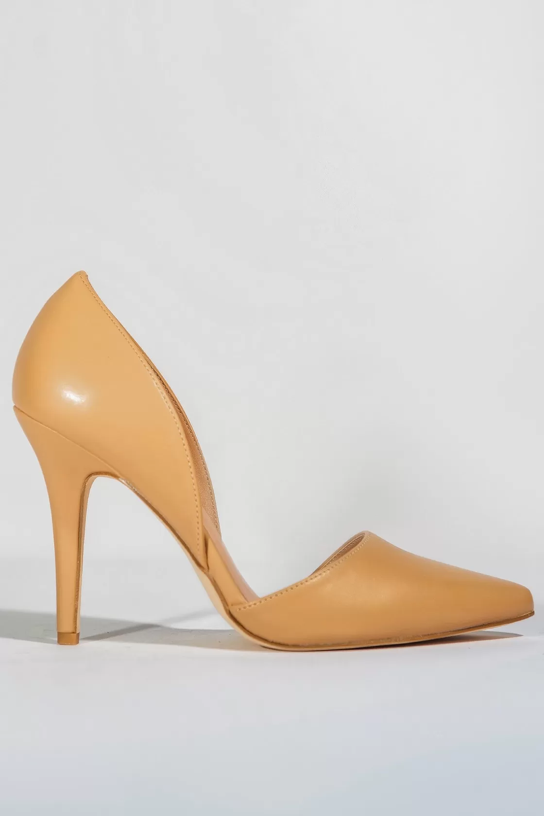 Heels*BREE Classic Pointy Heels - Beige