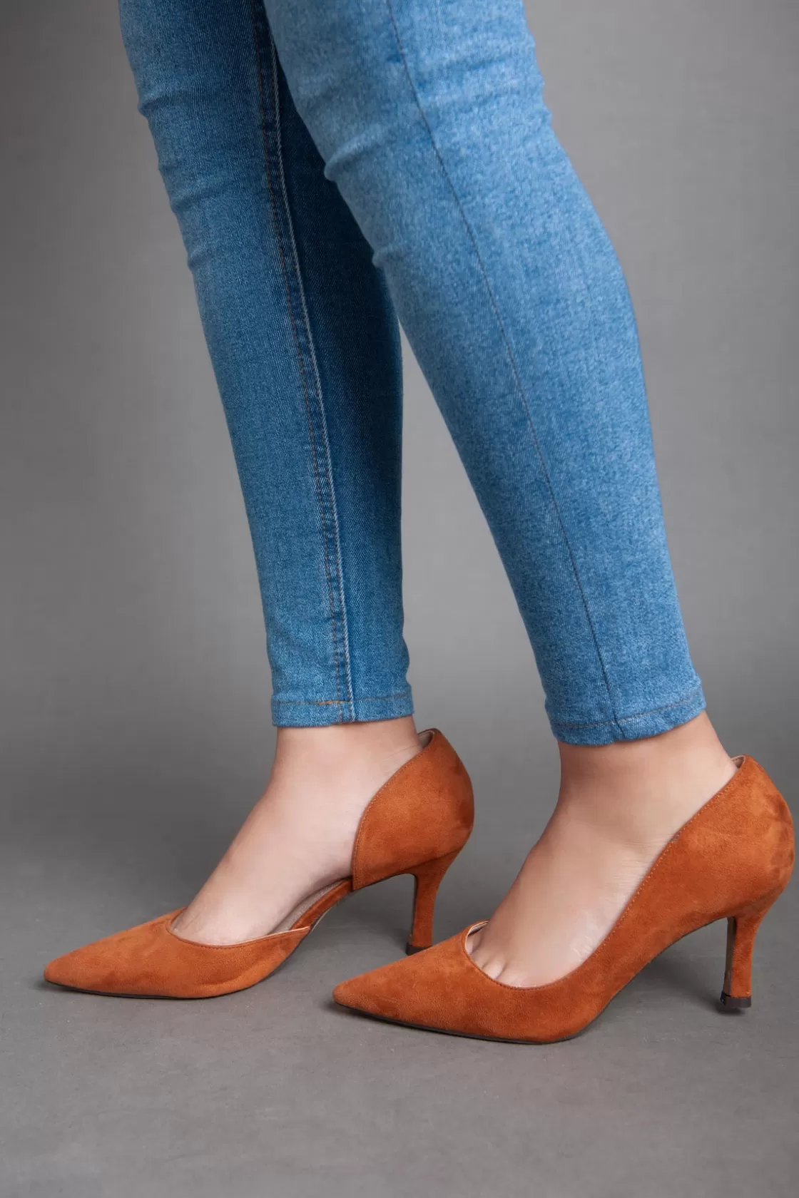 Heels*BREE Classic Velvet High Heels - Camel