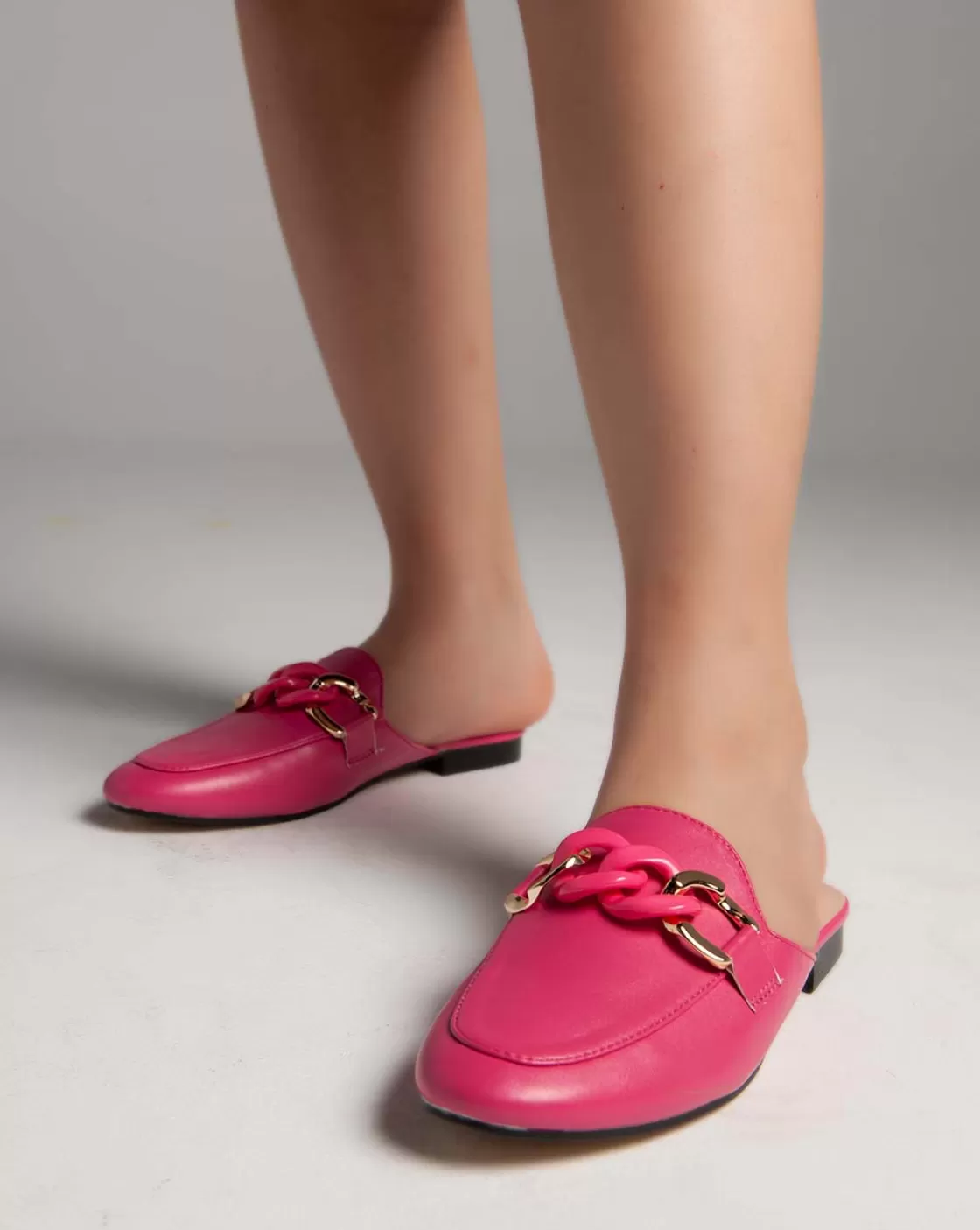 Slippers*BREE Flat Closed Toe Mules - Slippers - Pink