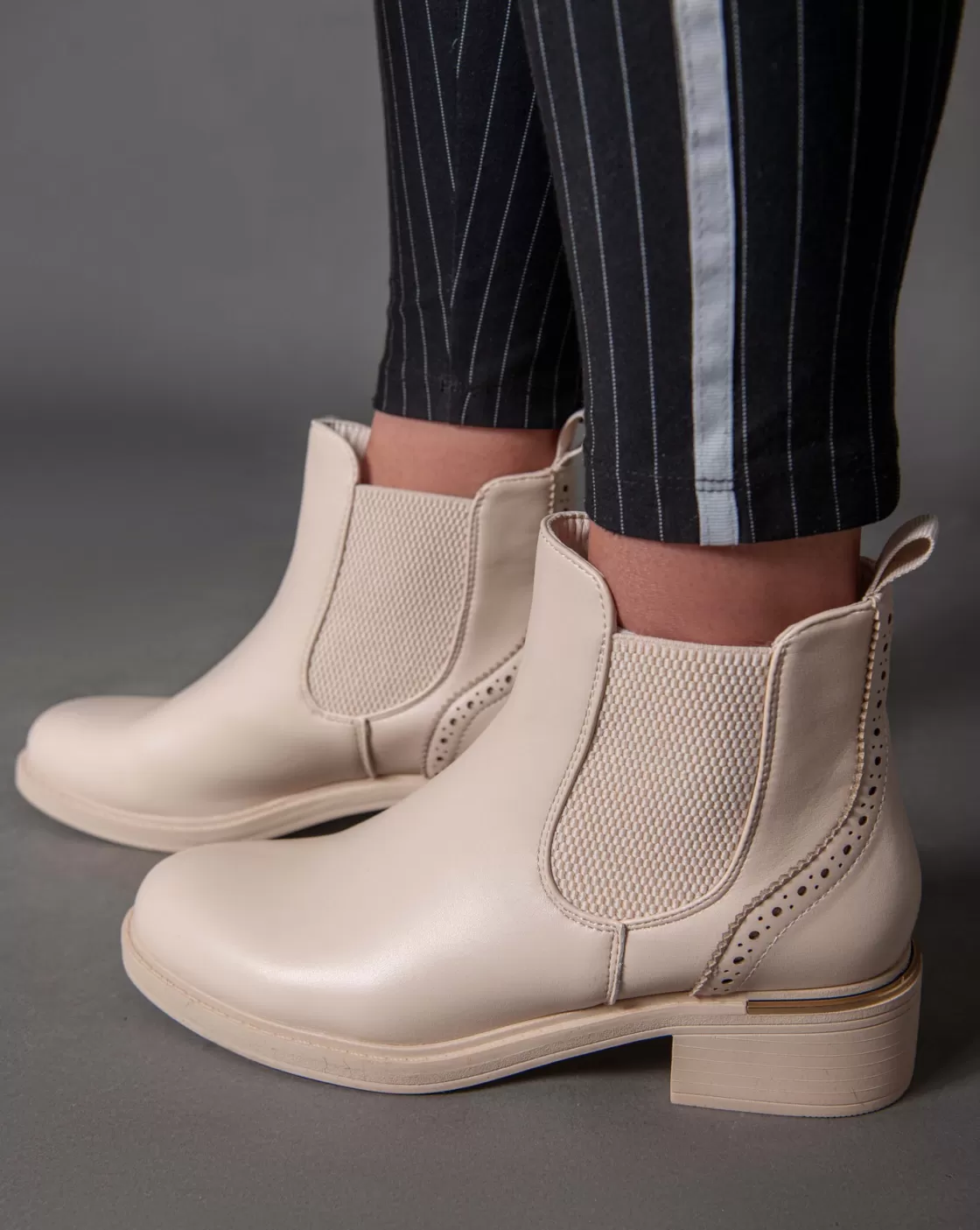 Boots*BREE Minimalist Chelsea Boots - Beige