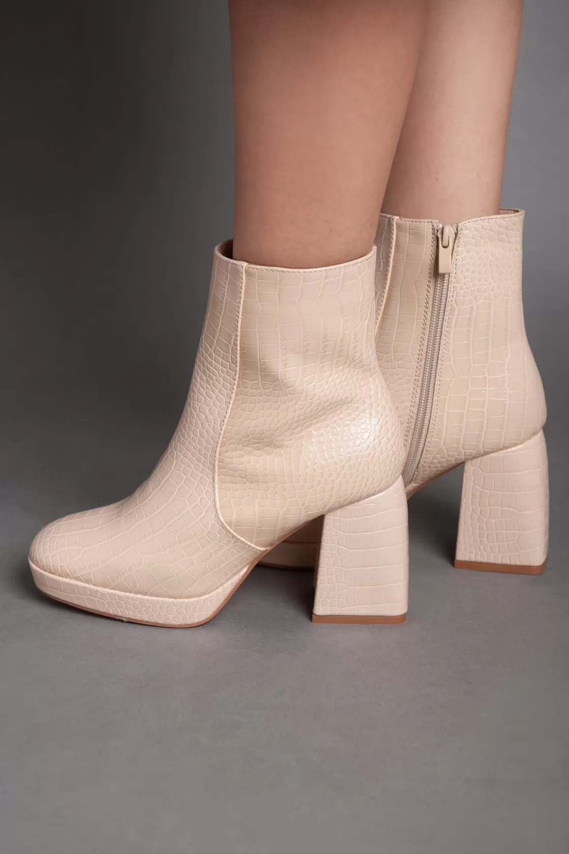 Boots*BREE Squared Heel Leather Half Boot - Beige