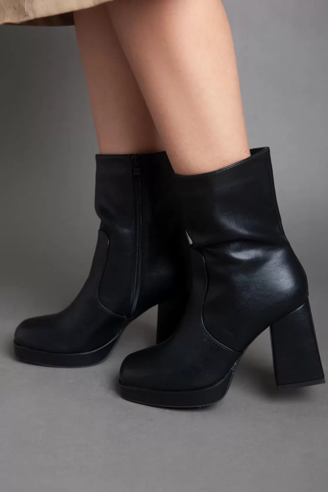 Boots*BREE Squared Heeled Half Boot - Black